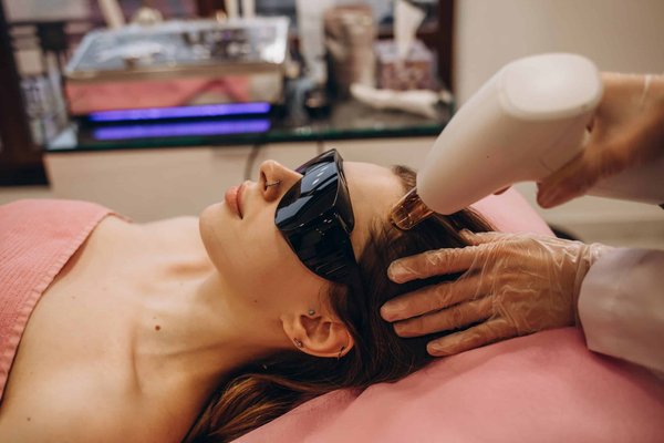 Quels sont les meilleurs moyens de stimuler mentalement un chien aveugle pour éviter la dépression ?